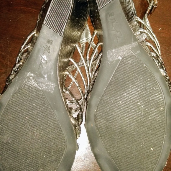 Marc Fisher sliver strappy sandal - Picture 6 of 8